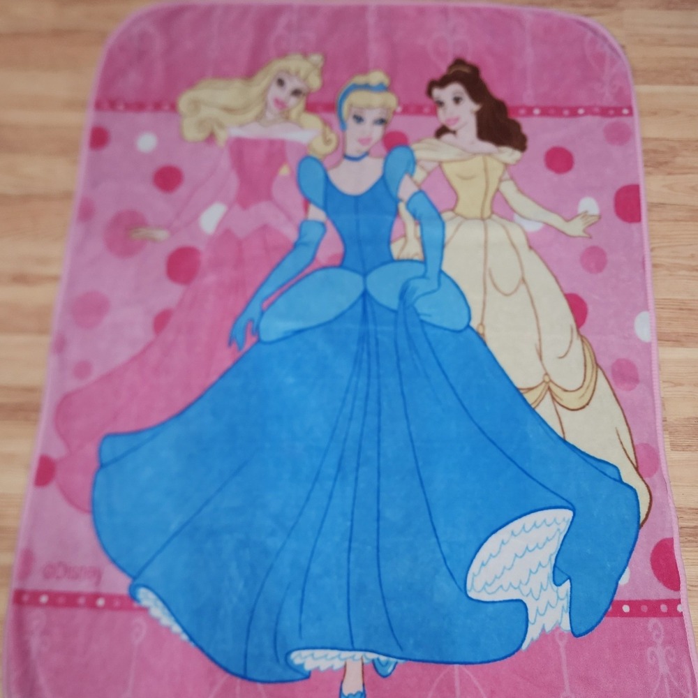 Disney Princess‎ Fleece Throw Blanket Pink Cinderella Belle Aurora Polka Dot